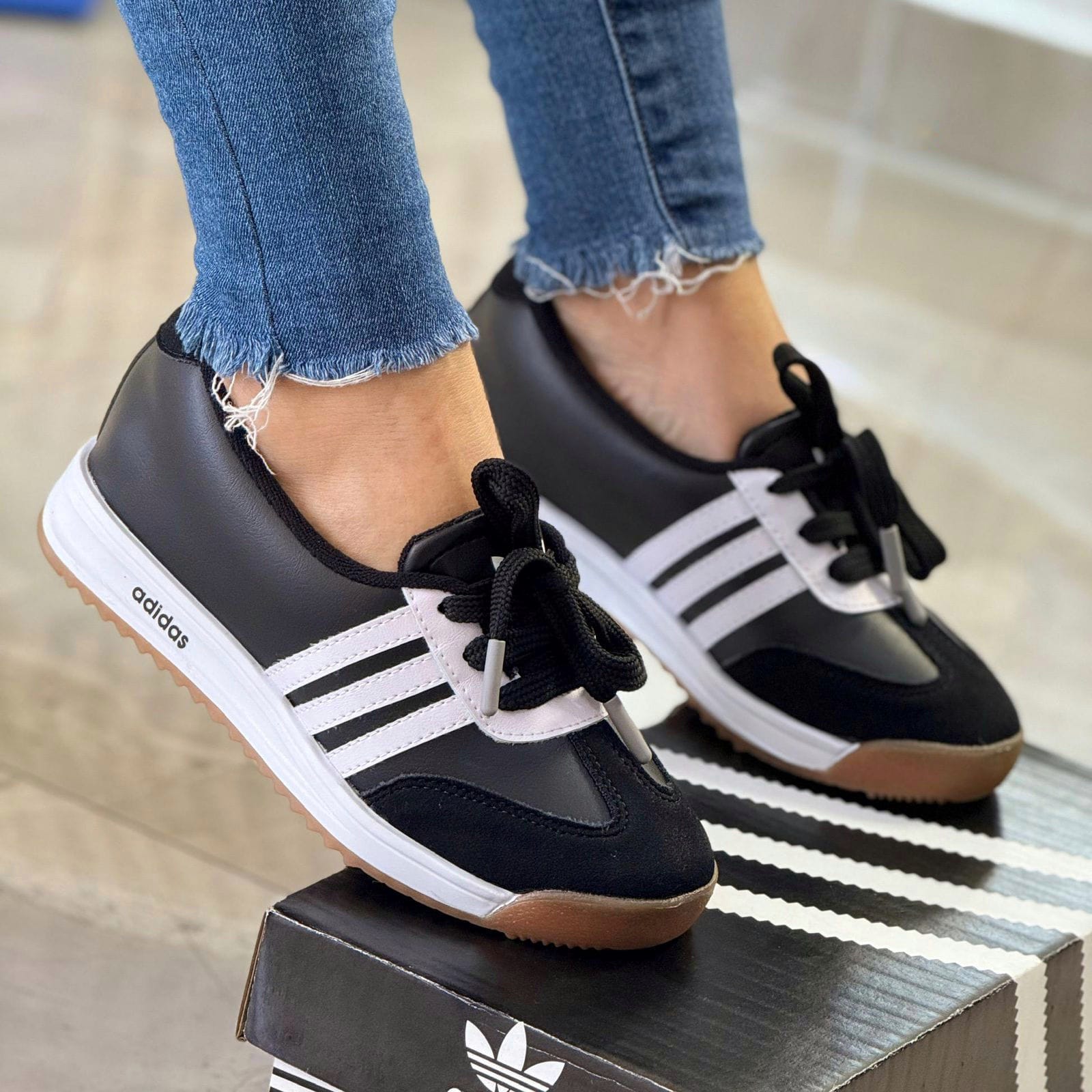 Baleta Adidas Cordón Negro Blanco